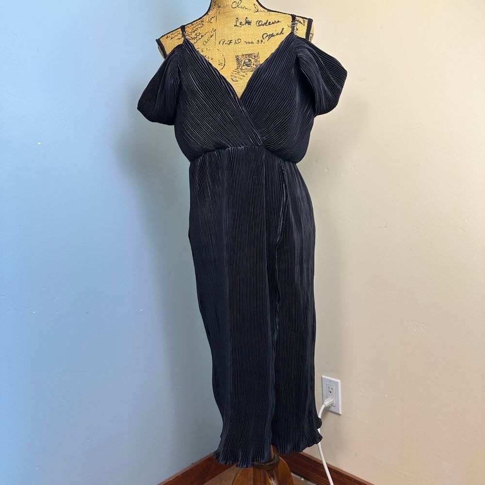 Boohoo Occasion Black Pleated Cold Shoulder Midi Dress Wrap V Neck Sz 10 Goth